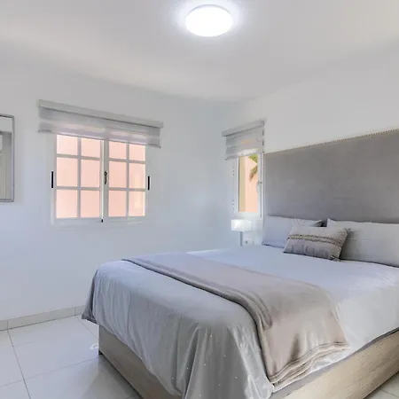 Mango La Caleta Hideaway