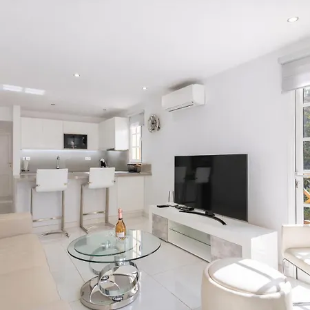 Mango La Caleta Hideaway אדחה
